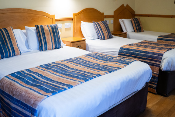 4 Beds Room